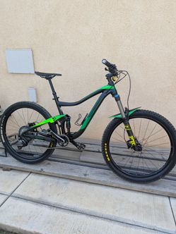 Giant Full Suspension Mountain Bike