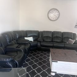 Black Leather Sectional Sofa 