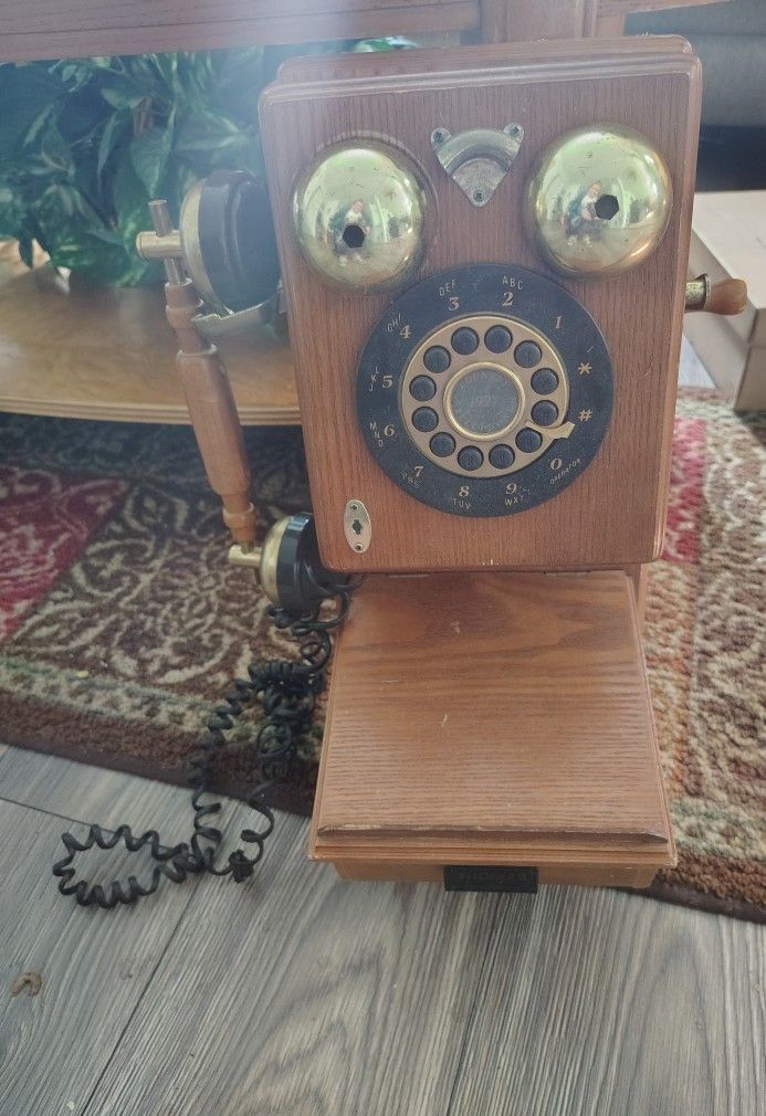 Vintage Thomas Collections Phone