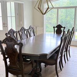 Grand Dinner Table