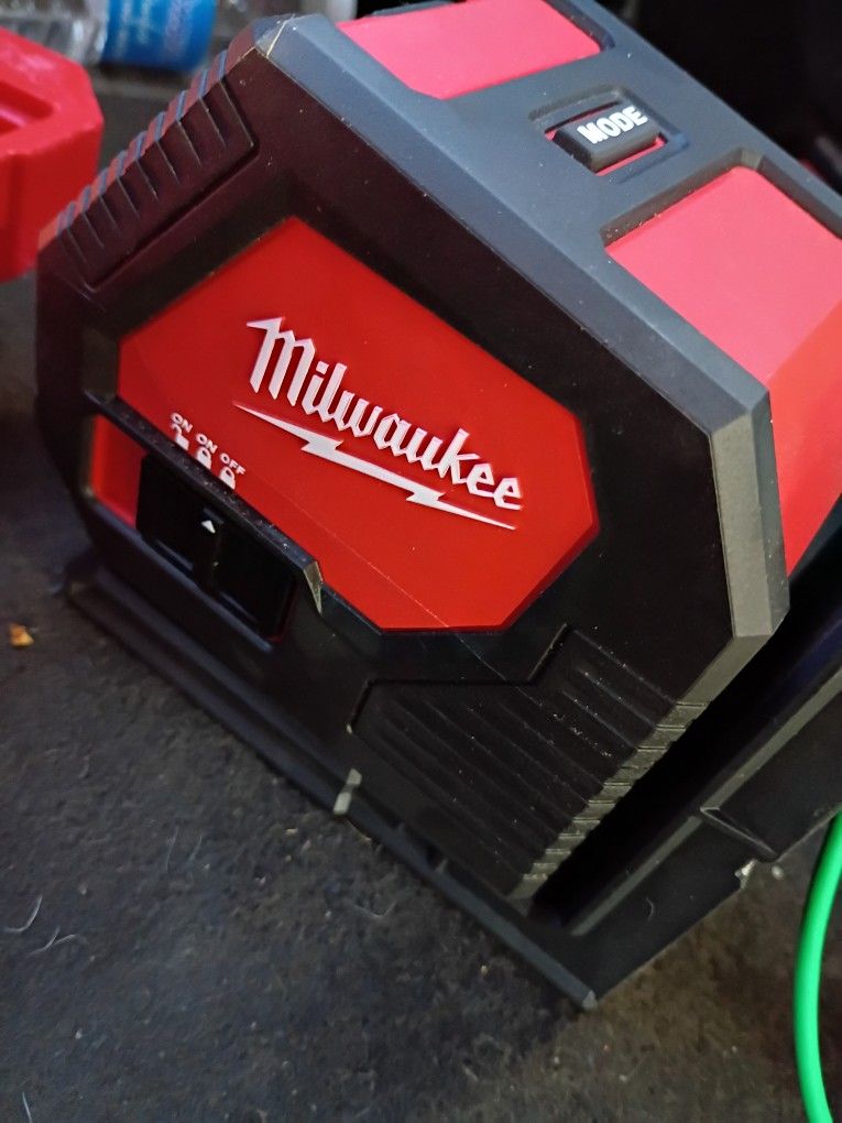 Milwaukee green cross line laser 