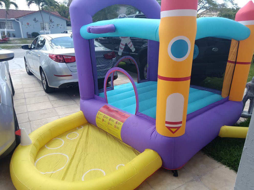 kids bounce house 5 and under! $100 with blower! 