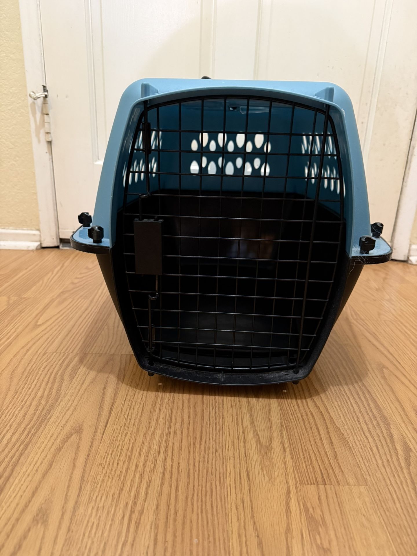 Dog kennel/crate