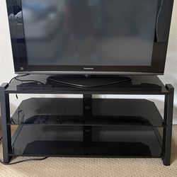 TV (2 of em) and TV stands