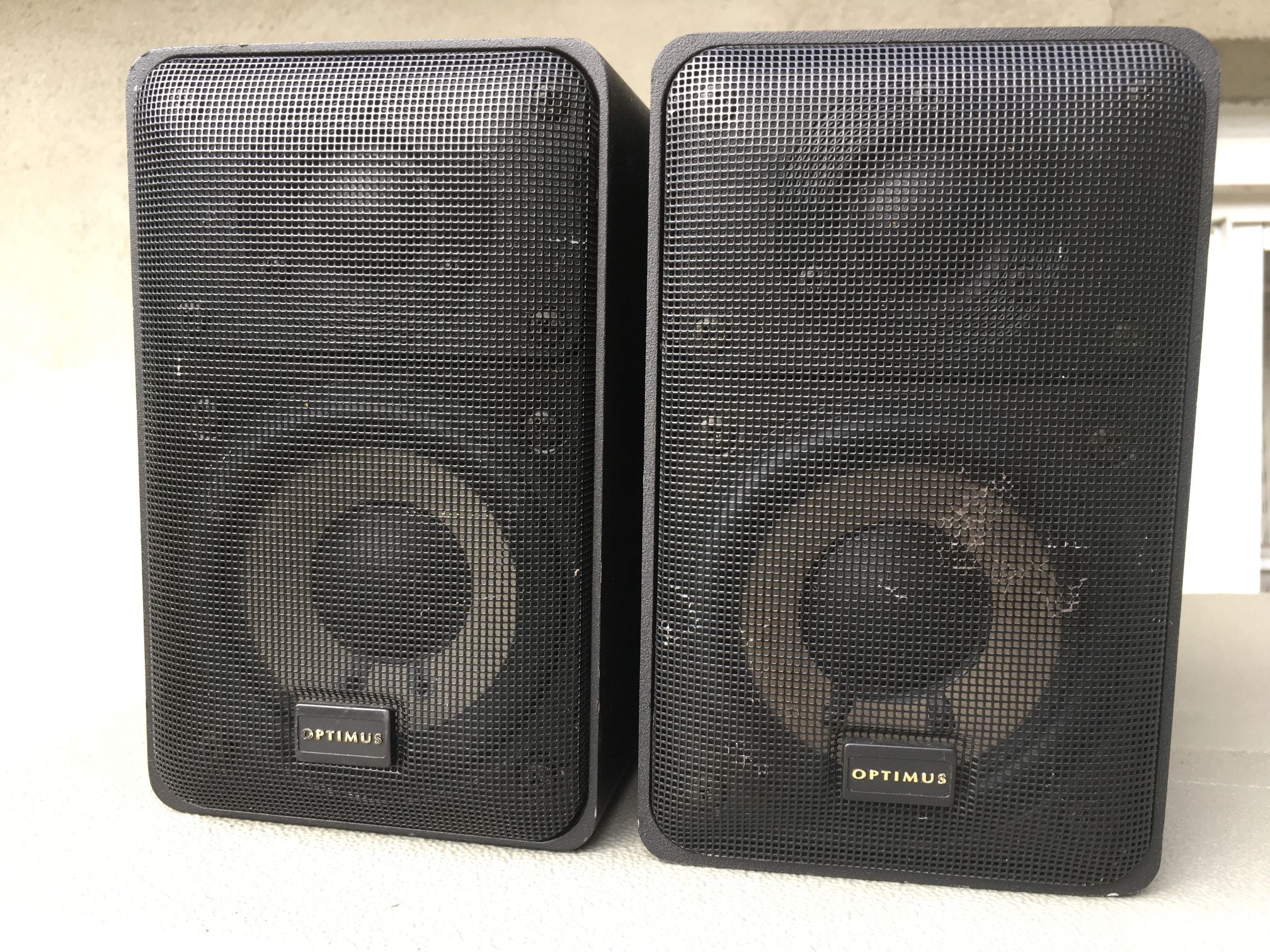 Radio Shack Vintage ProX44AV Stereo Bookshelf Speakers 