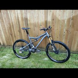 2011 Pivot Mach 5.7 Mountain Bike