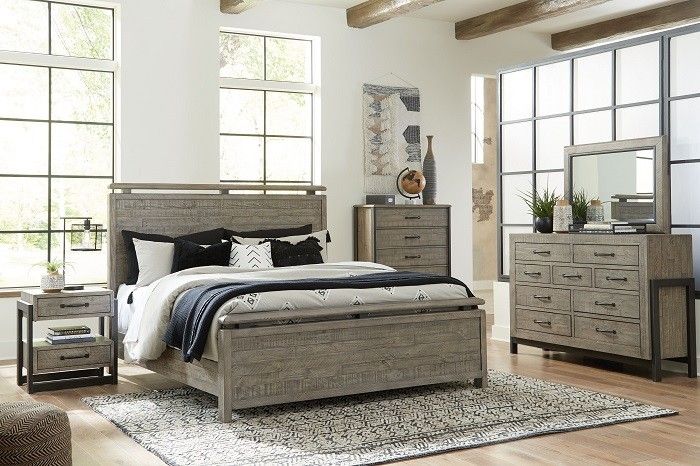 Brennagan Gray 7Pc.Dresser Mirror Queen Panel Bed 2 Nightstands