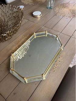 Gold mirror