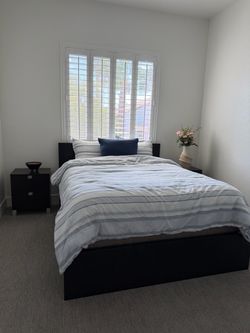 Bed with mattress and night stands