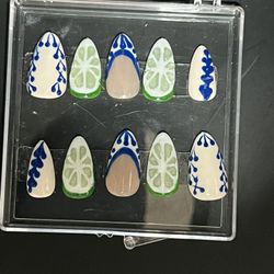 Small Press On Nails 