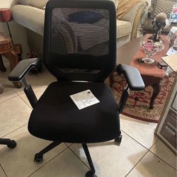 black mesh workpro chair brand new 