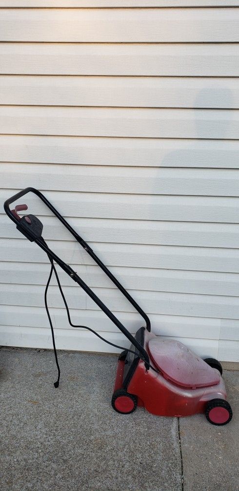 Electric Mower in good working condition