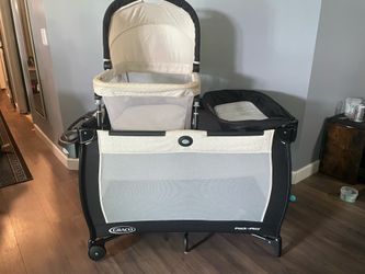 Graco Pack ’n Play Playard w/ Bassinet & Changing Station