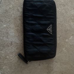 Women’s Black Prada Wallet 