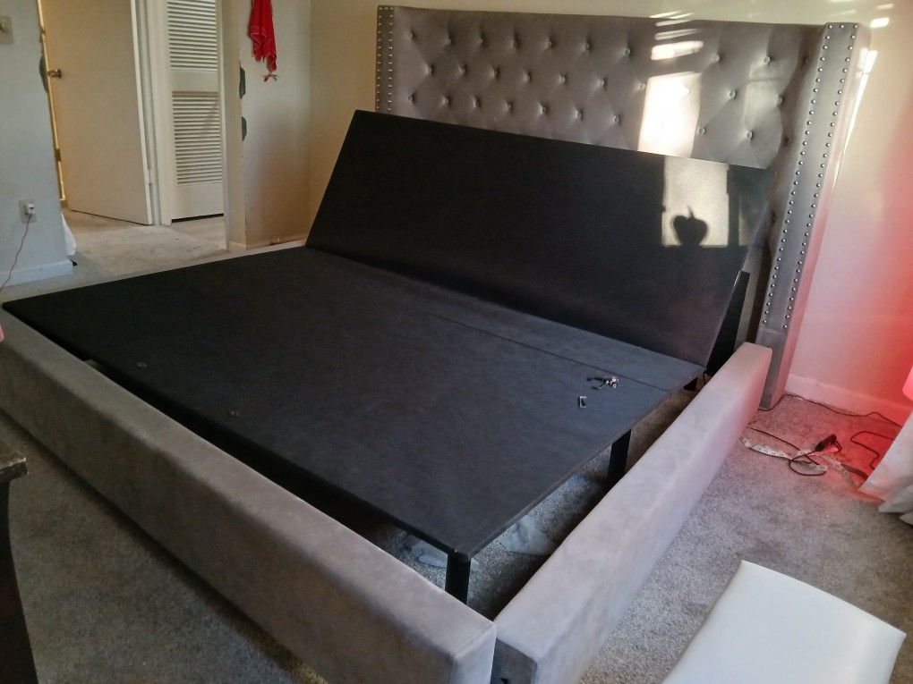 King Size Bed Frame W/metal Base