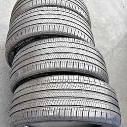 235/45/18 Vendo Un Set De Llantas Marca Michelin con Un 80% De Vida La4