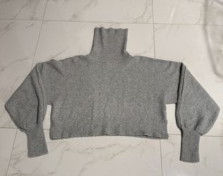 Urban Outfitters - Soft Fuzzy Cropped Sweater - Size Medium
