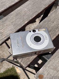 Vintage canon Powershot SD1000 Y2K digicam
