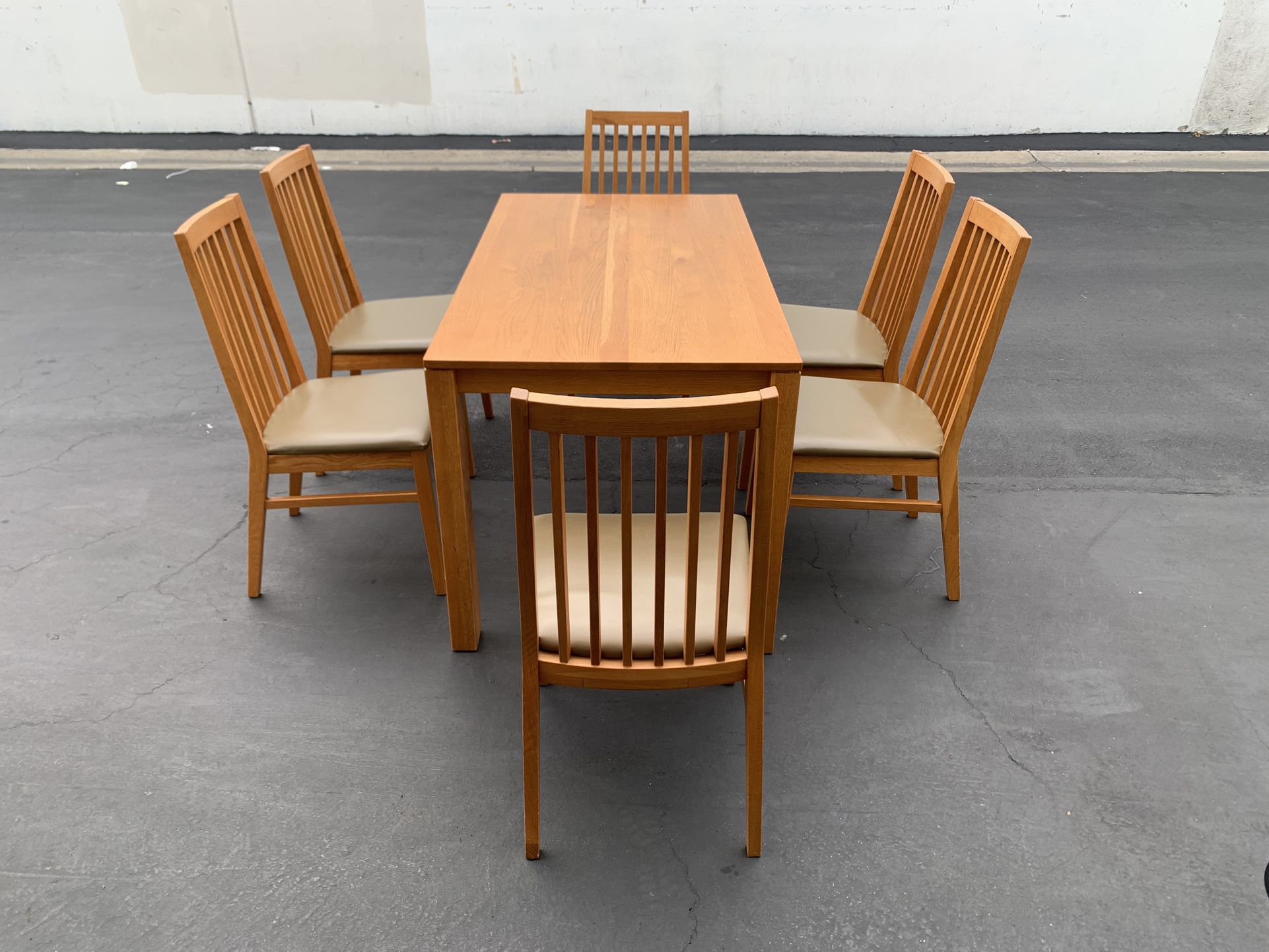 HANSSEM INTERIOR Solid Wood Modern Dining Table and 6 Chairs Very Good Condition 