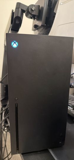 Xbox Series X + 2 Controllers