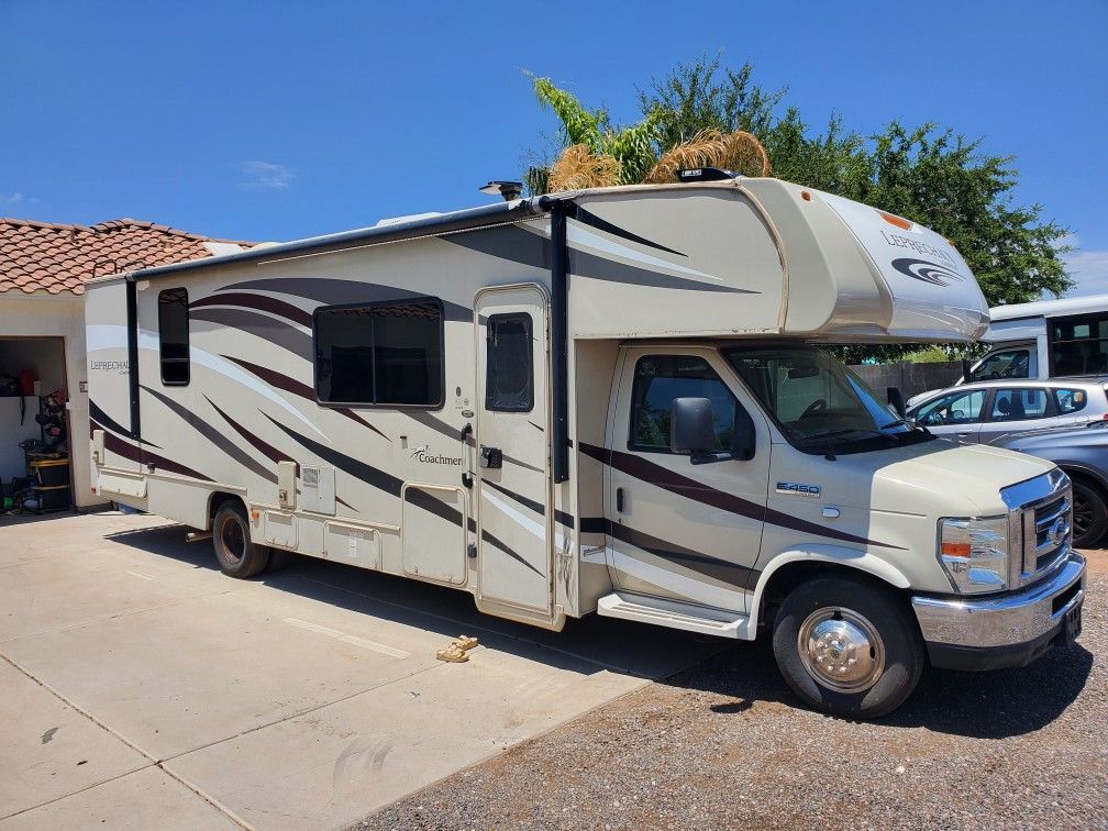 2017 Coachmen 31ft class c motorhome rv 10000 miles 2 slides