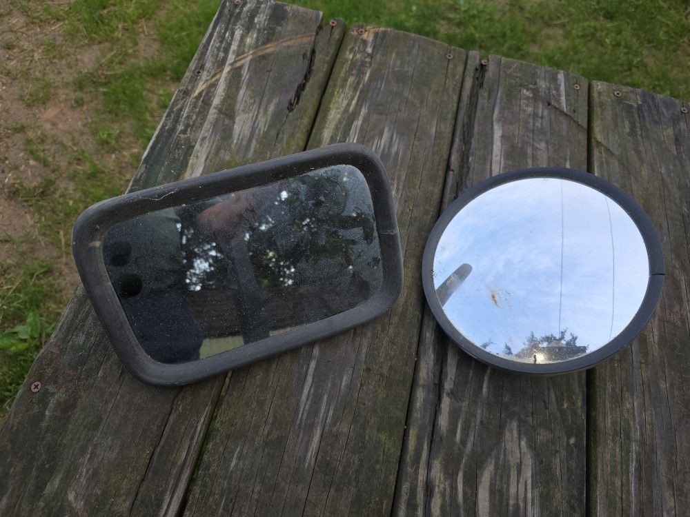 2 Mirrors