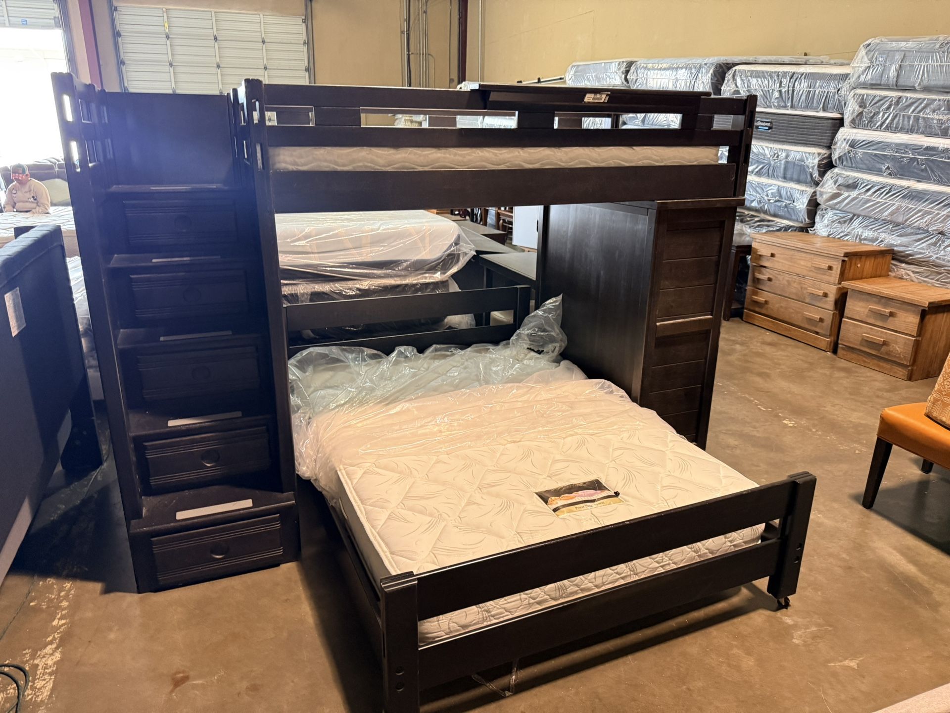 Bunk Bed Twin & Full Mattress Incluid