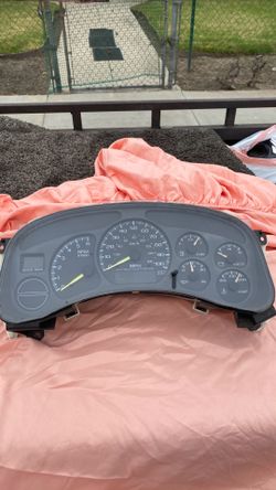 2002  Tahoe Instrument  cluster