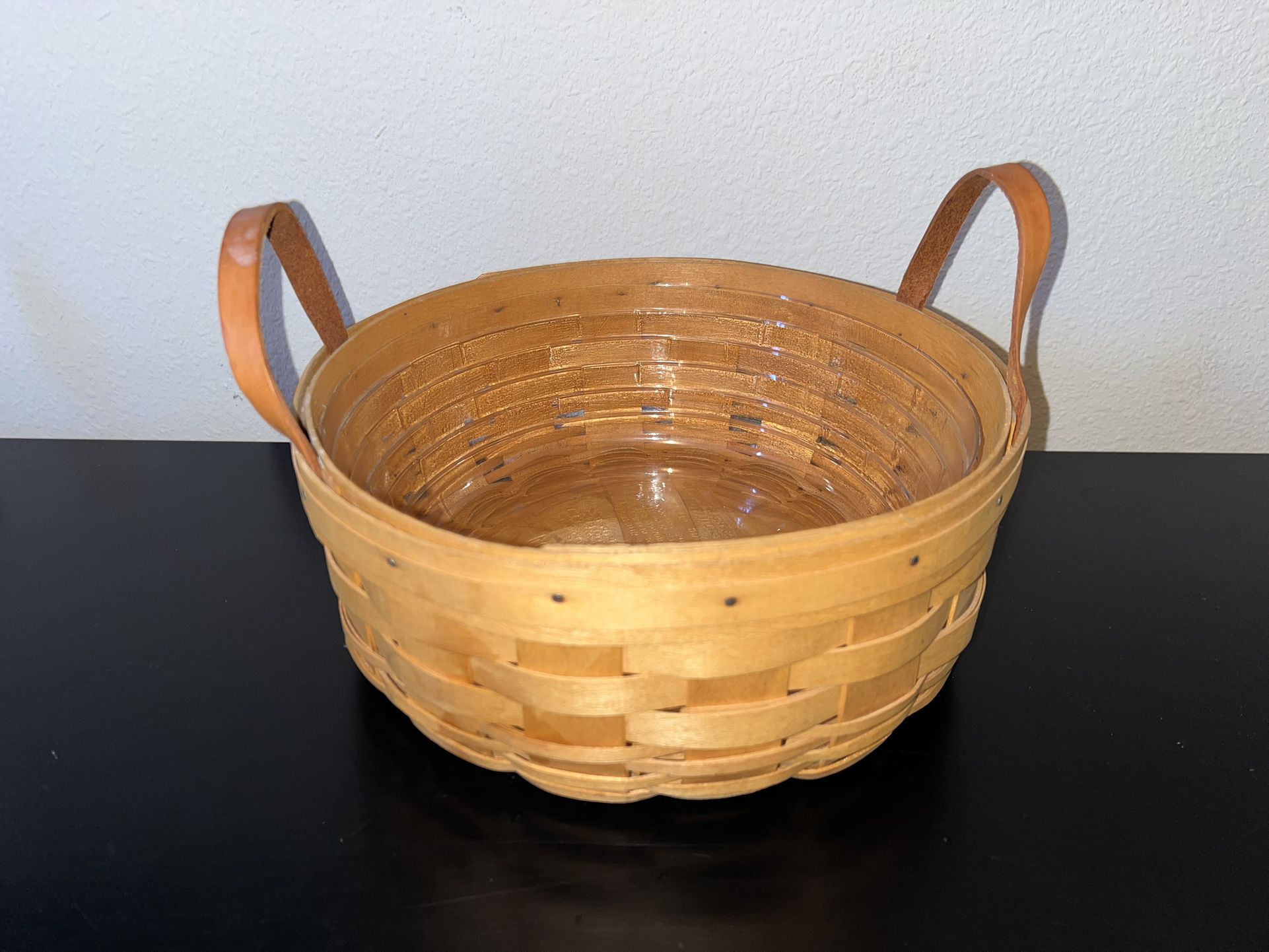 1998 Round Paper Plate Holding Longaberger Basket With Plastic Liner