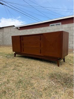 Mid-Century Modern Sculpted Walnut Dresser by American of Martinsville, c. 1950s