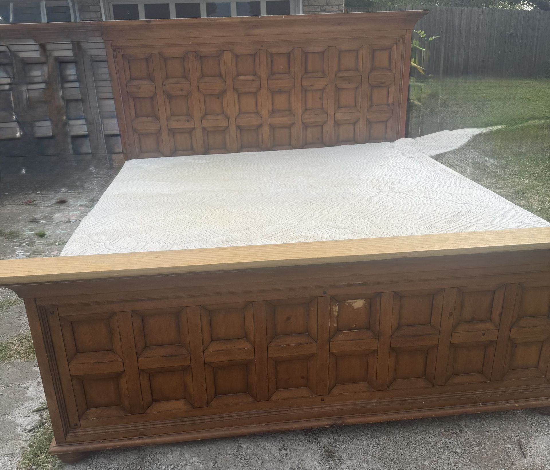 King Size bed with optimum Mattress
