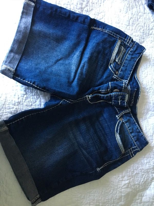 Maurices Bermuda jean shorts size 9/10