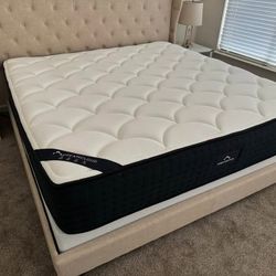 The DreamCloud, King, Like New, Perfect Condition