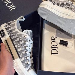 Dior B23 