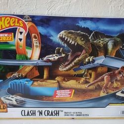 Hot wheels Roar Into Action Jurassic World Clash And Crash 
