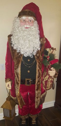 Member's Mark 6.5' Indoor Santa Figurine