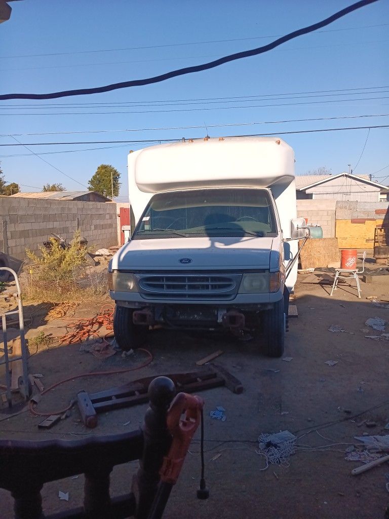 2001 Ford E-450