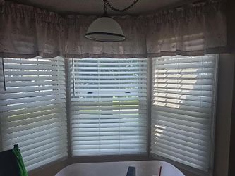 Wood blinds white 36 in w x 64 in L