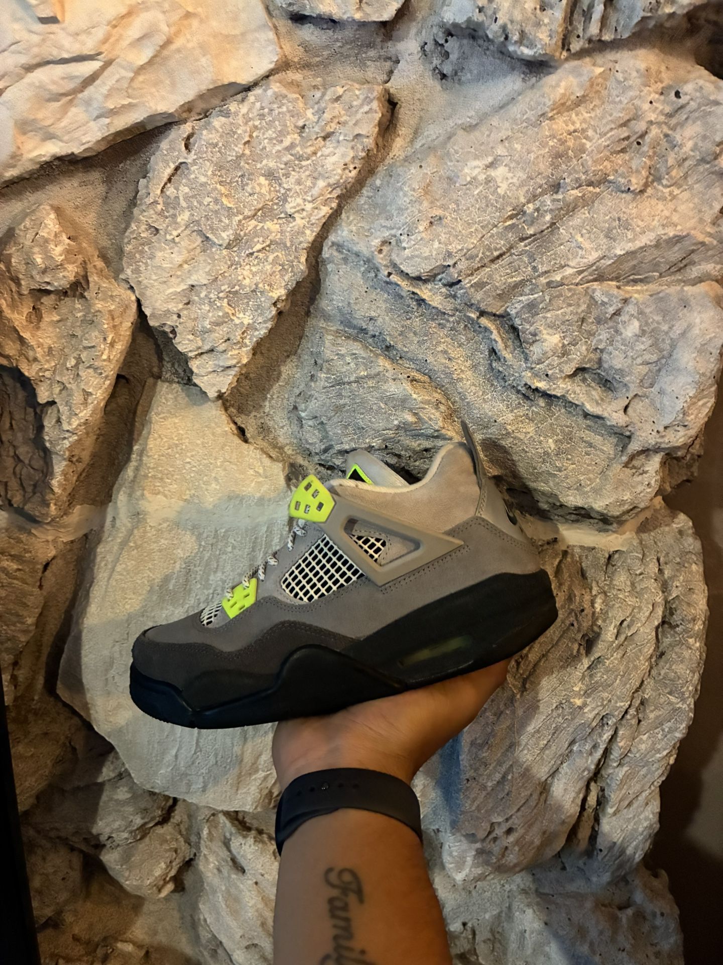Jordan 4 Neon Sz 6y