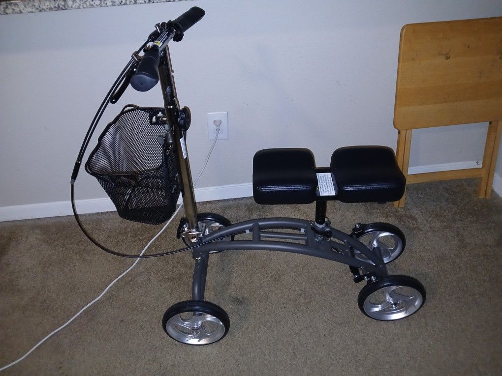 Drive Medical Dual Pad Steerable Knee Walker with Basket