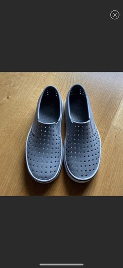 Unisex light gray native shoes. Size M(6) W(8)