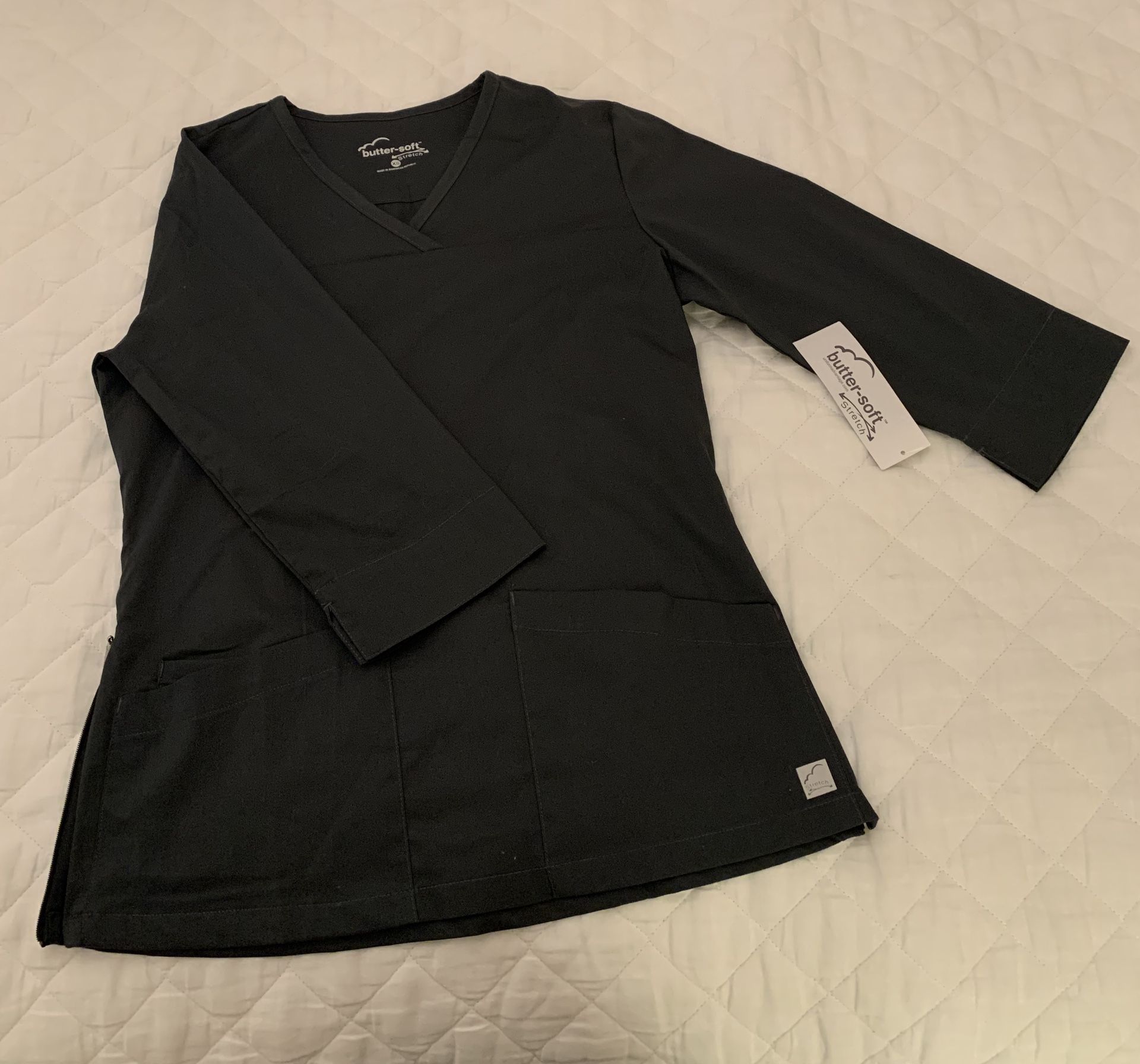 Scrub top with 3/4 sleeves, xs