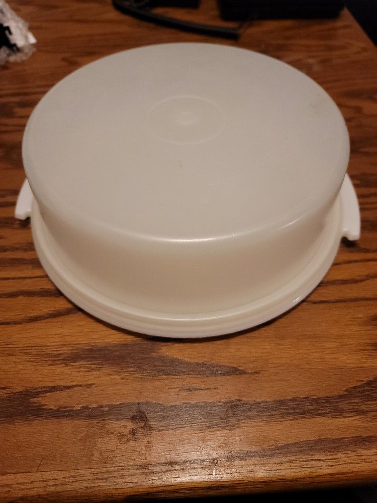 Tupperware Vintage 10" Cake Taker Tray 684-2 and 10" Cake Taker Seal