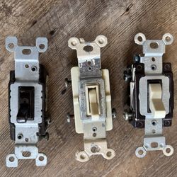 15 Amp 3-Way Toggle Switch. Lot Of 3