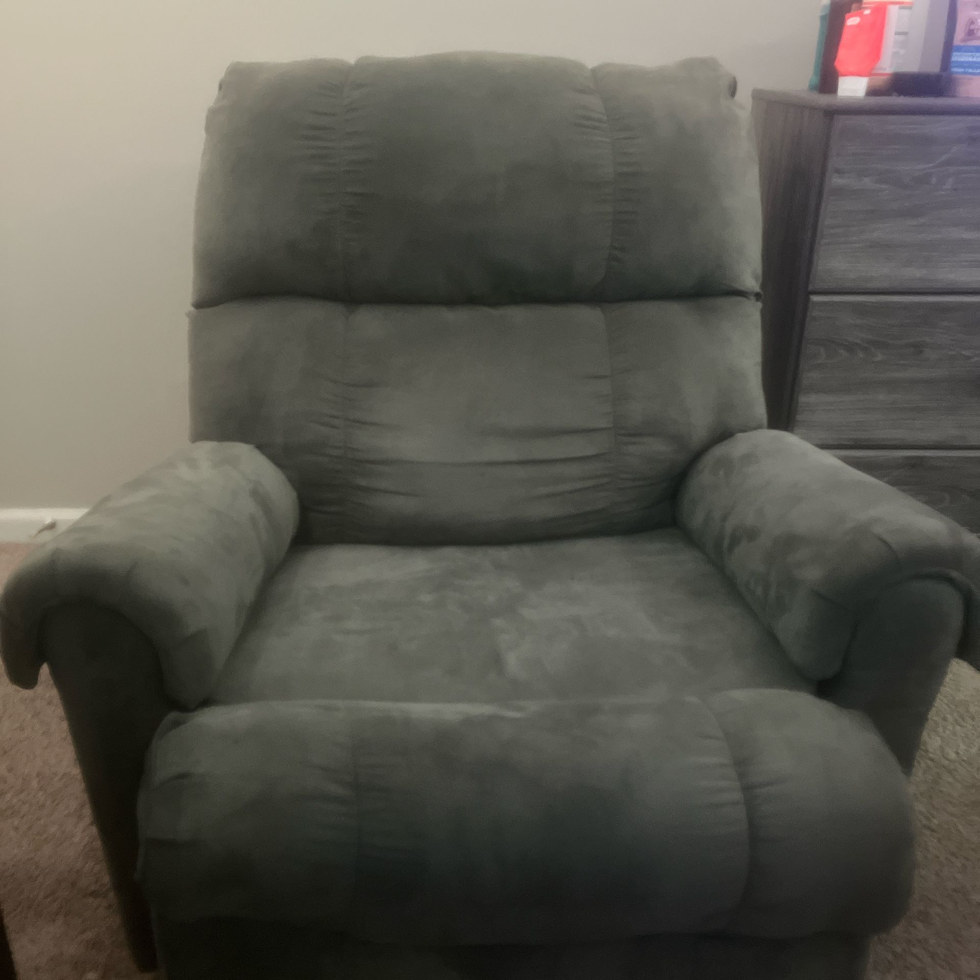 Comfortable Recliner Chair Mint Condition 