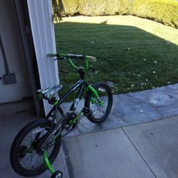 Boys Bike. Near New!