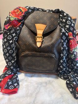 Backpack with scarf