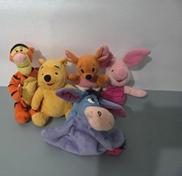 Disney Plush Lot featuring Tigger, Winnie the Pooh, Roo, Piglet, and Eeyore.