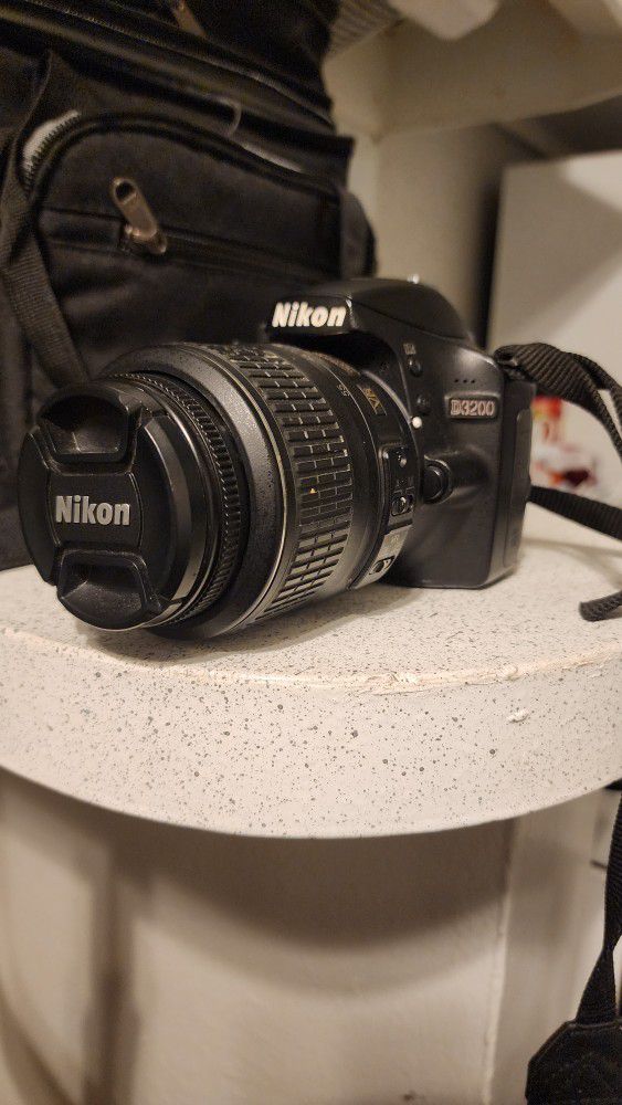 Nikon D3200 With Exra Lens