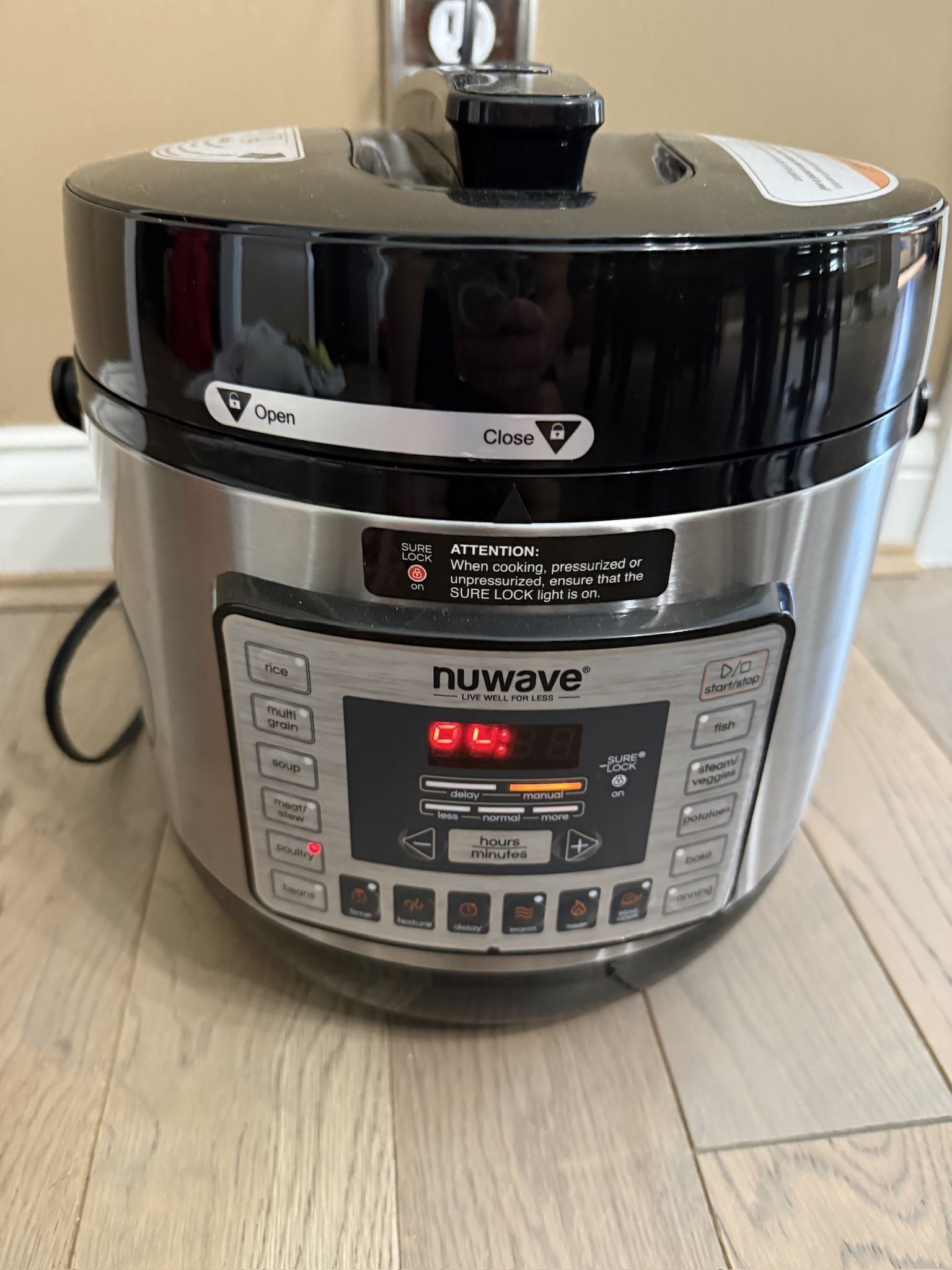 NuWave Nutripot 6 Qt Digital Pressure Cooker in great shape! Comes with manual.